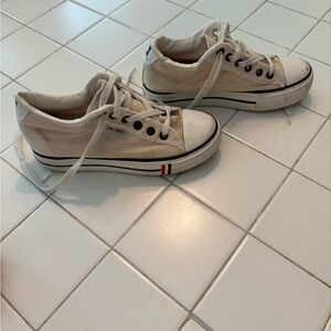 Women’s white canvas sneakers laces tennis shoes red white blue star size 8 cute